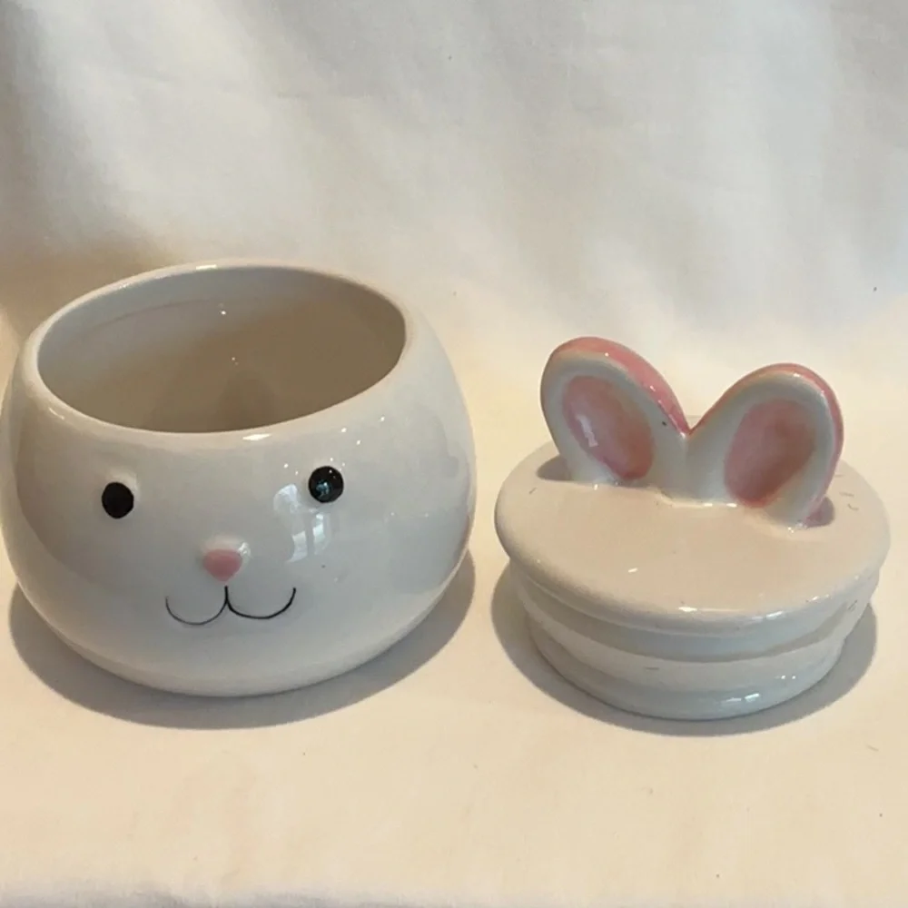 EUC - Bunny Jars with Lids. Set of 2 jars.